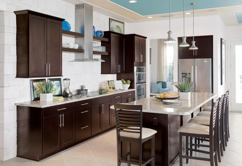 French Style Glazed White Custom Kitchen Cabinetry and Kitchen Cabinet